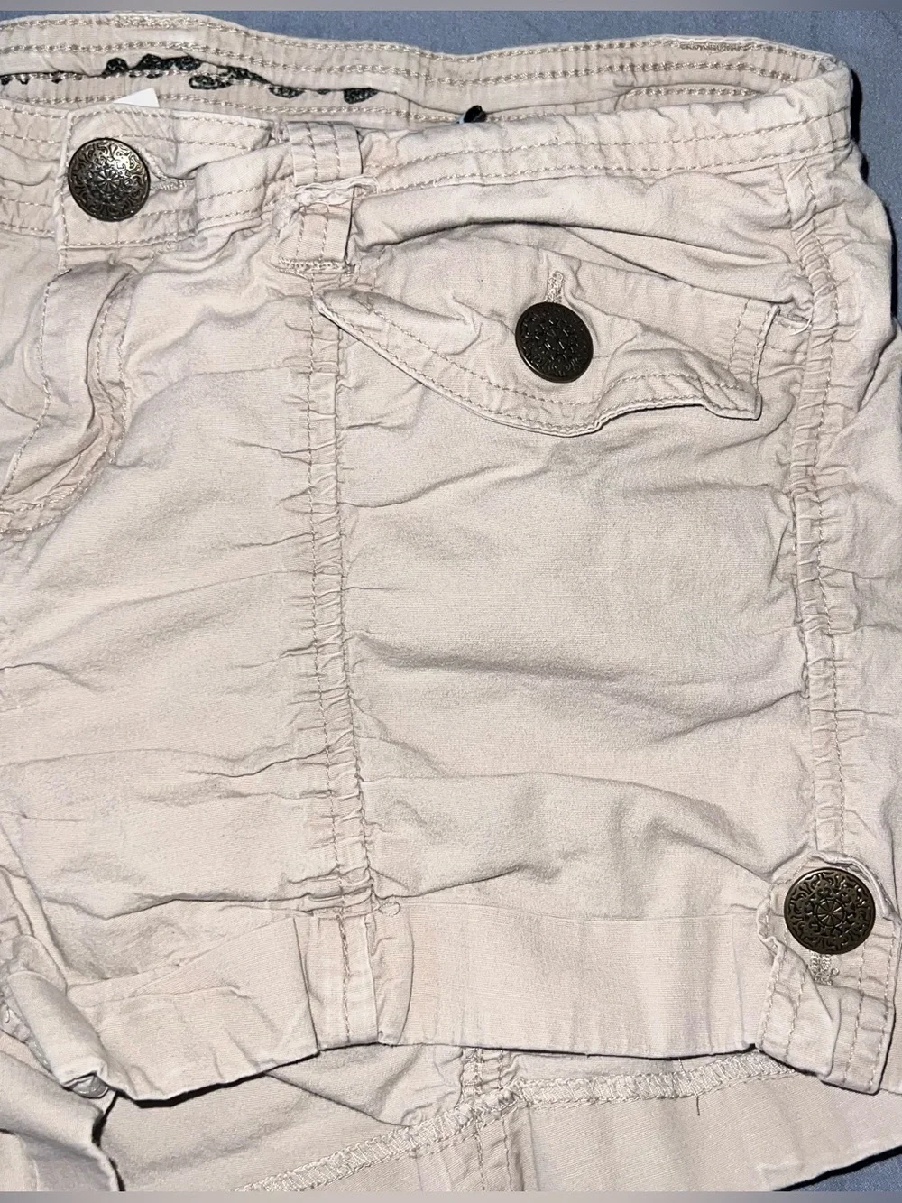 Y2K low rise khaki shorts size 11 (30” waist)
